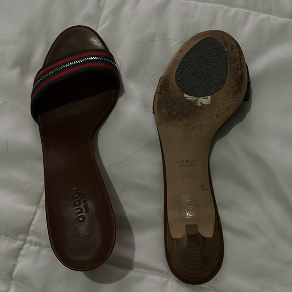 Beautiful Gucci kitten heel web stripe gently worn - Picture 2 of 4